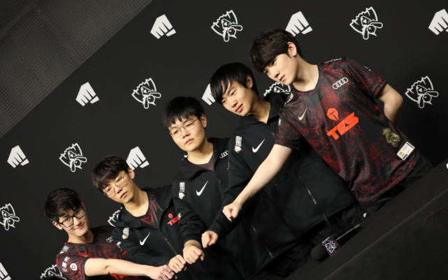 不是在同一 不是在同一